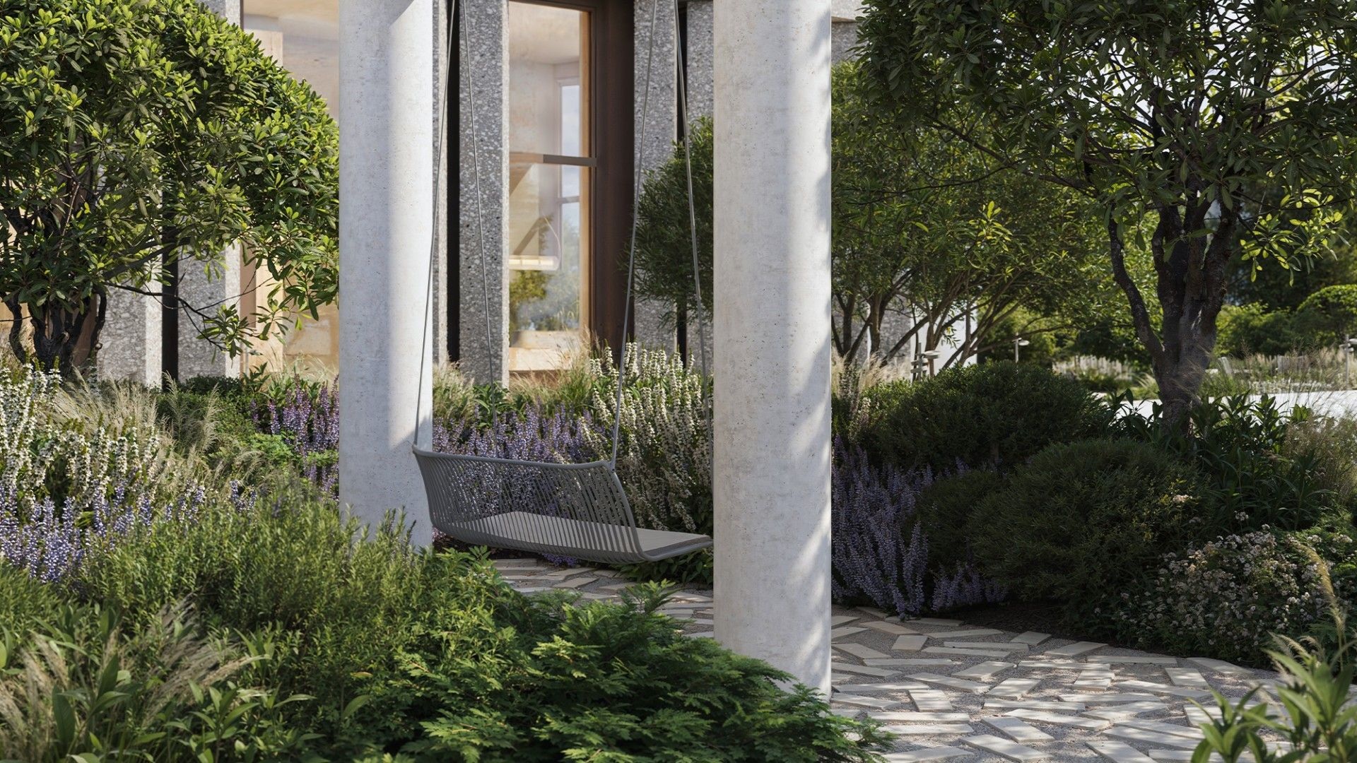 Зеленый двор с качелью