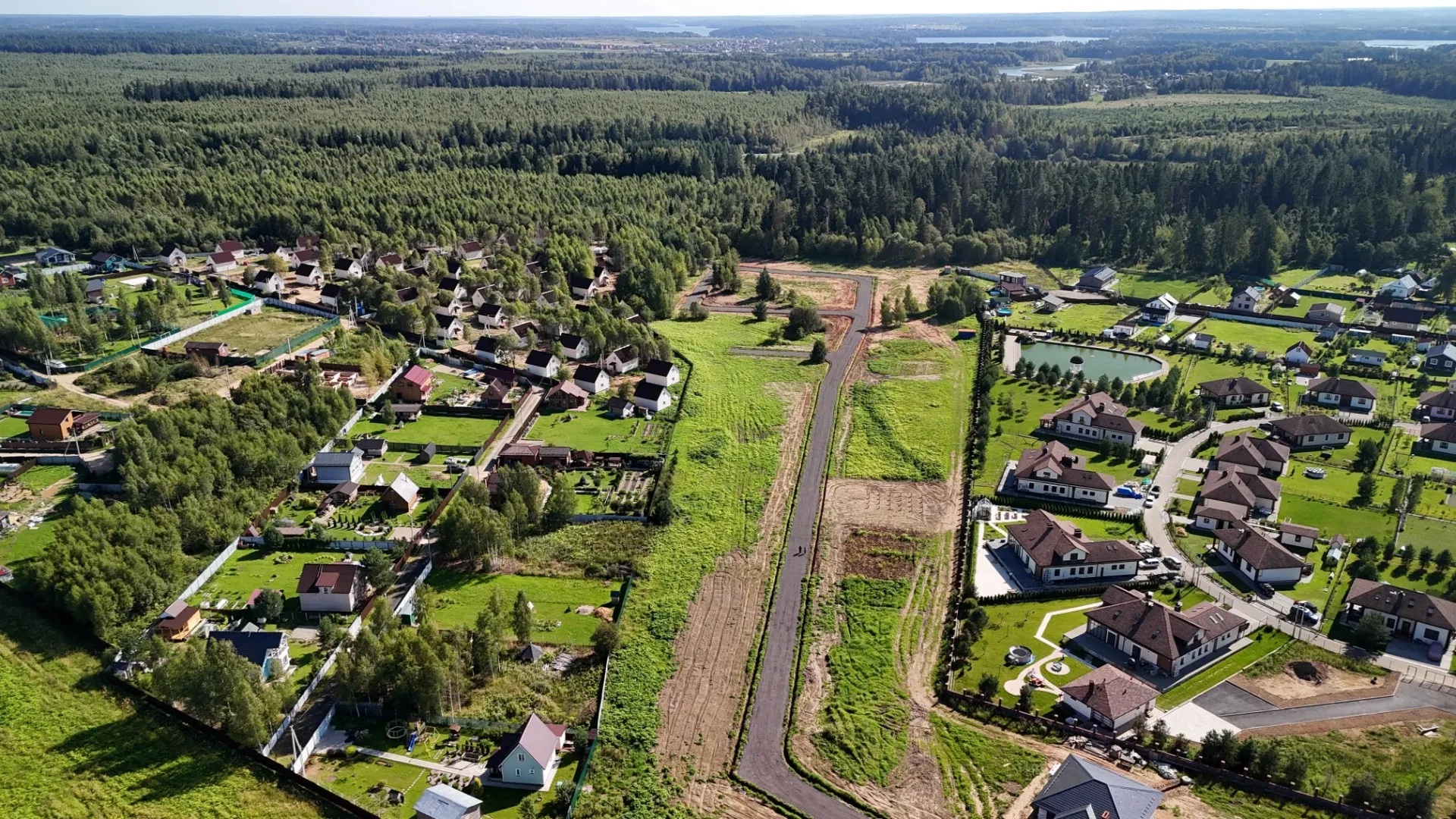 Вид сверху на участки поселка