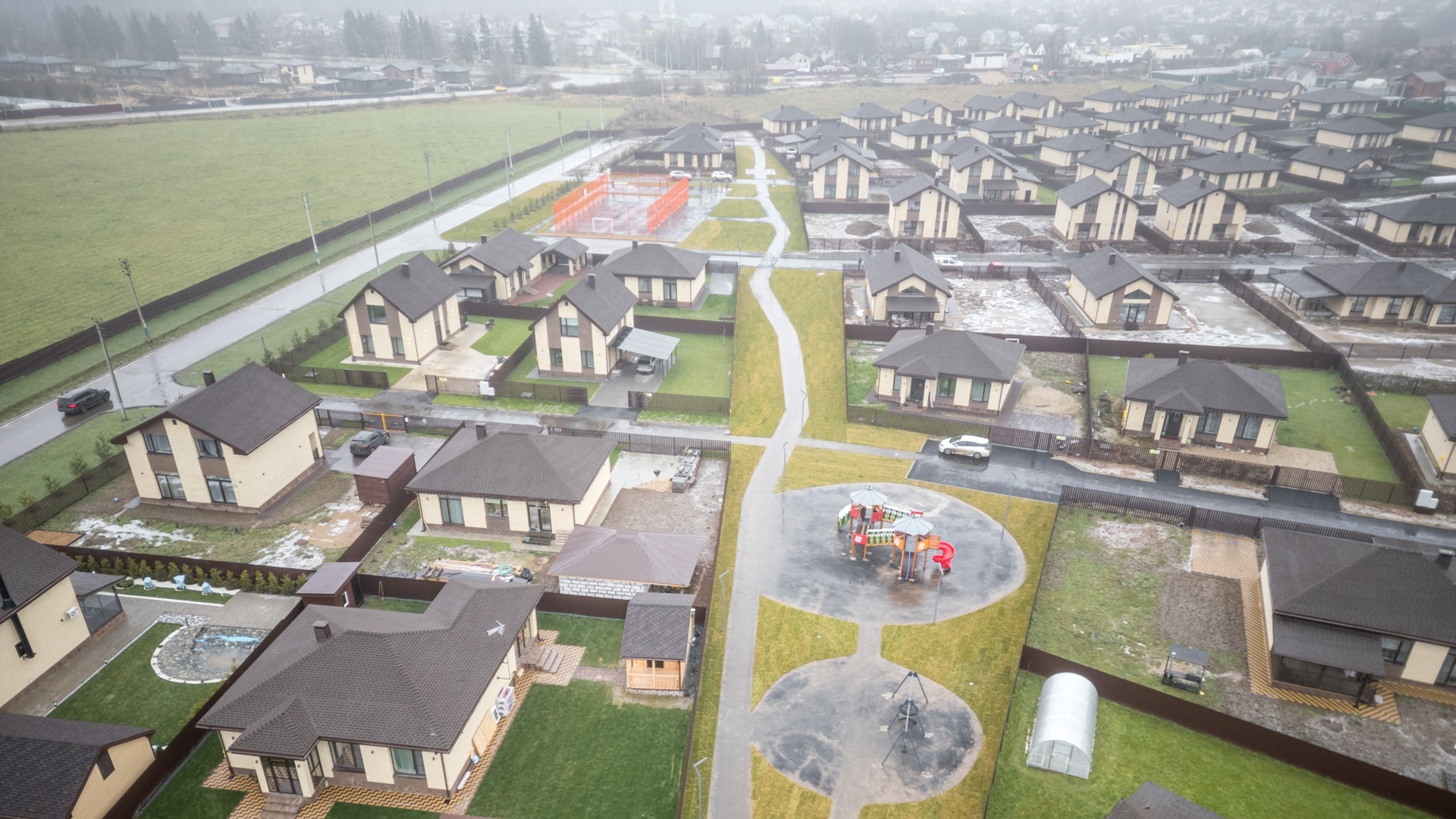 Вид сверху на поселок