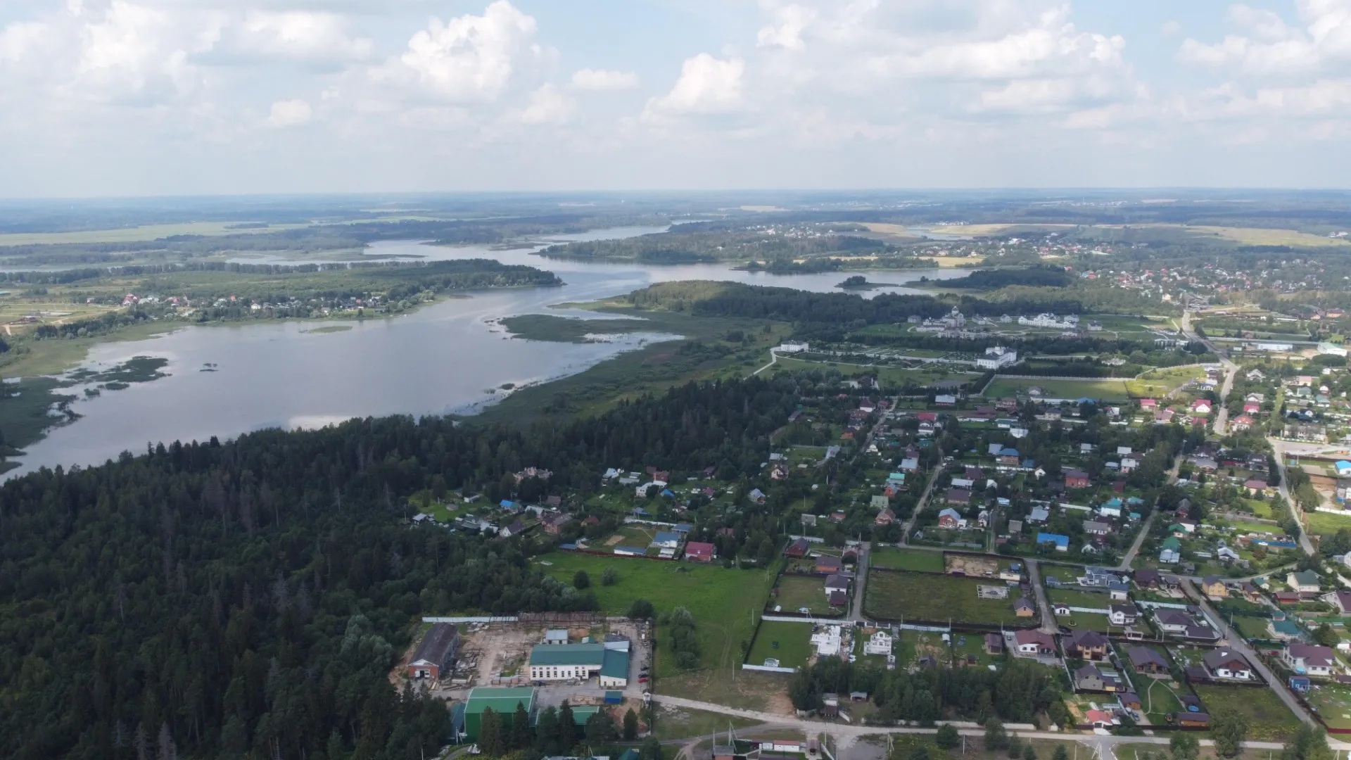 Вид сверху на участки поселка