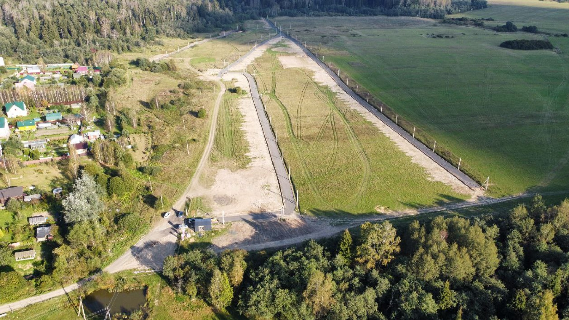 Вид от въезда в коттеджный поселок