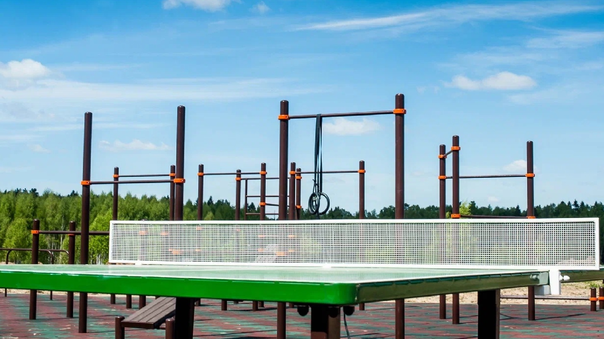 Теннисный стол