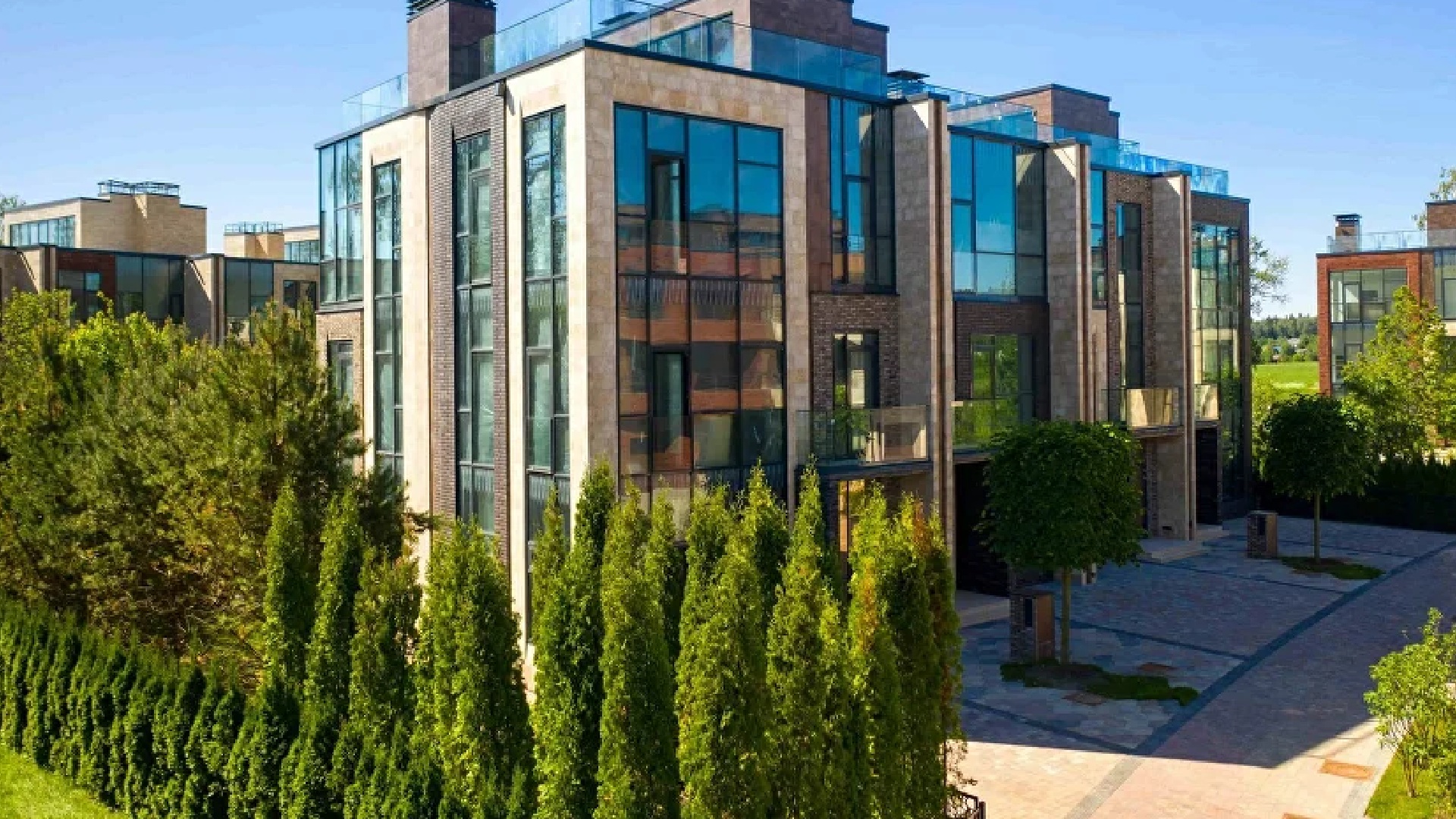 Дизайнерский ландшафтный дизайн в поселке