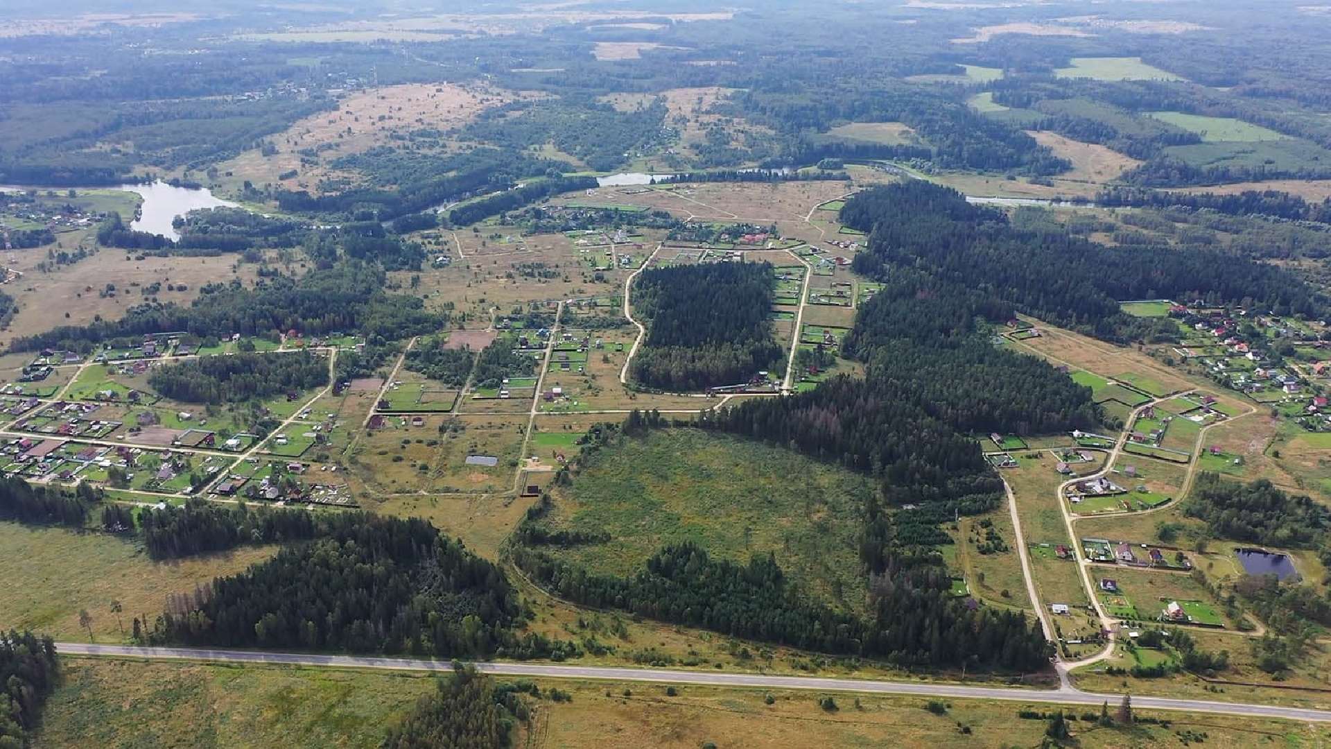 Вид сверху на коттеджный поселок