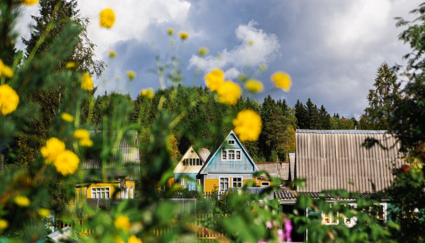 Купите старую дачу и отремонтируйте ее