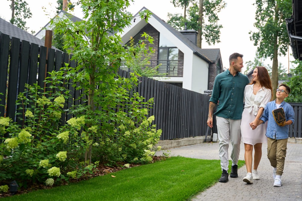 семья с ребенком.jpg